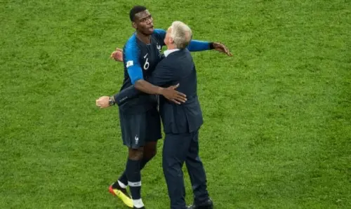 Die französische Nationalmannschaft: Die Unterstützung von Paul Pogba vor dem Spiel gegen Kroatien
