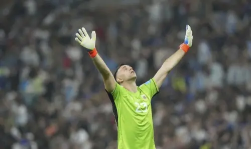 Emiliano Martinez ist bereit, sich dem Parc des Princes zu stellen.