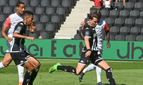 Ein Spieler von Angers verdient 150.000 Euro im Monat, ohne zu spielen.