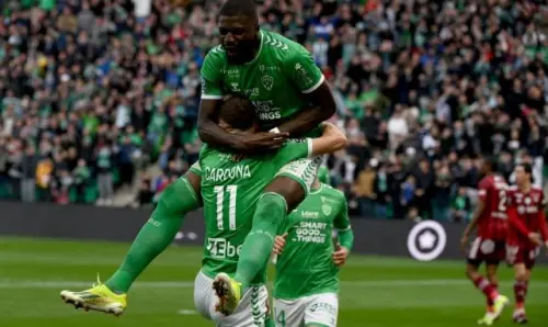 Die Fans von AS Saint-Étienne protestieren gegen die Auflösung der Ultra-Gruppen