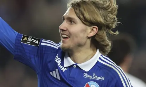 Borussia Dortmund hat in der französischen Ligue 1 eine Lösung gefunden, um Rayan Cherki zu ersetzen.