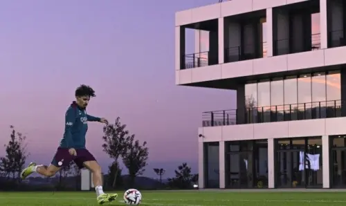 Weltmeisterschaft der Clubs 2025: Der Pokal wird im Campus PSG vorgestellt