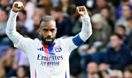 OL: Alexandre Lacazette überholt Jean-Pierre Papin
