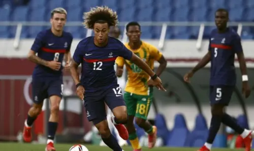 Die sehr schöne Geschichte von Alexis Beka Beka, der kurz davor steht, einen neuen Verein zu finden!